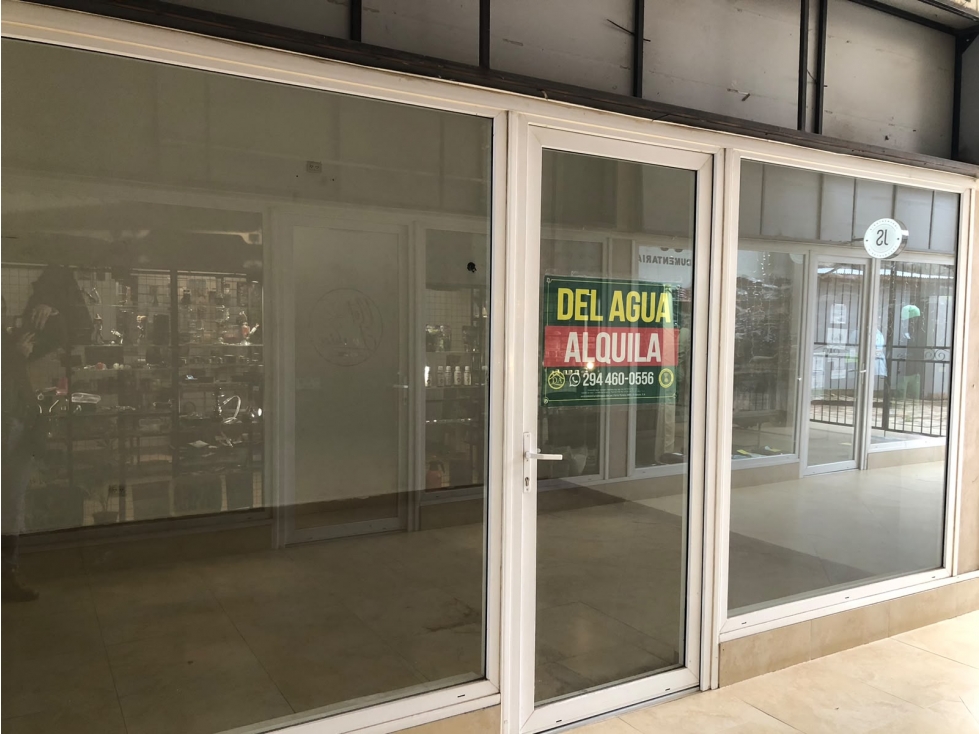 SE ALQUILA LOCAL COMERCIAL EN GALERÍA SOBRE AV SAN MARTIN - 1