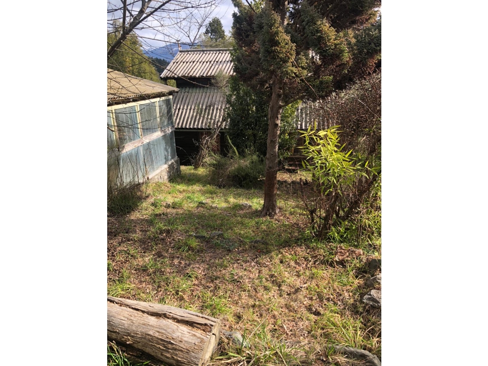 EN VENTA CASA CON AMPLIO LOTE EN VILLA TURISMO CA-313 - 5