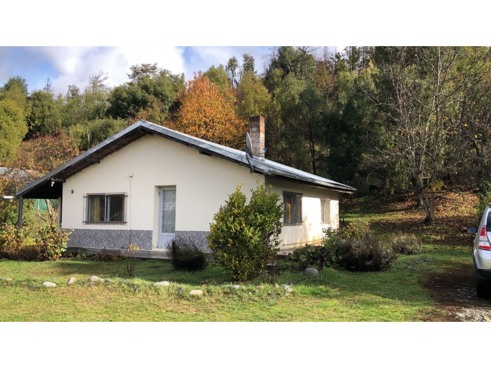EN VENTA CASA SOBRE LOTE DE 2400 M2 EN EL BOLSÓN CA-347