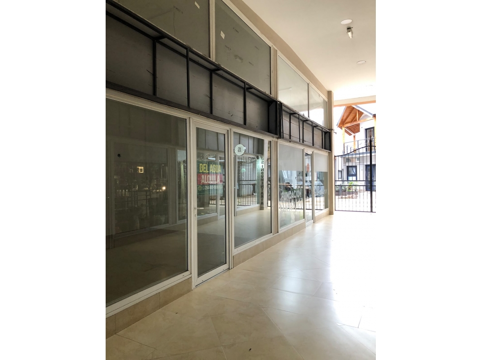 SE ALQUILA LOCAL COMERCIAL EN GALERÍA SOBRE AV SAN MARTIN - 2