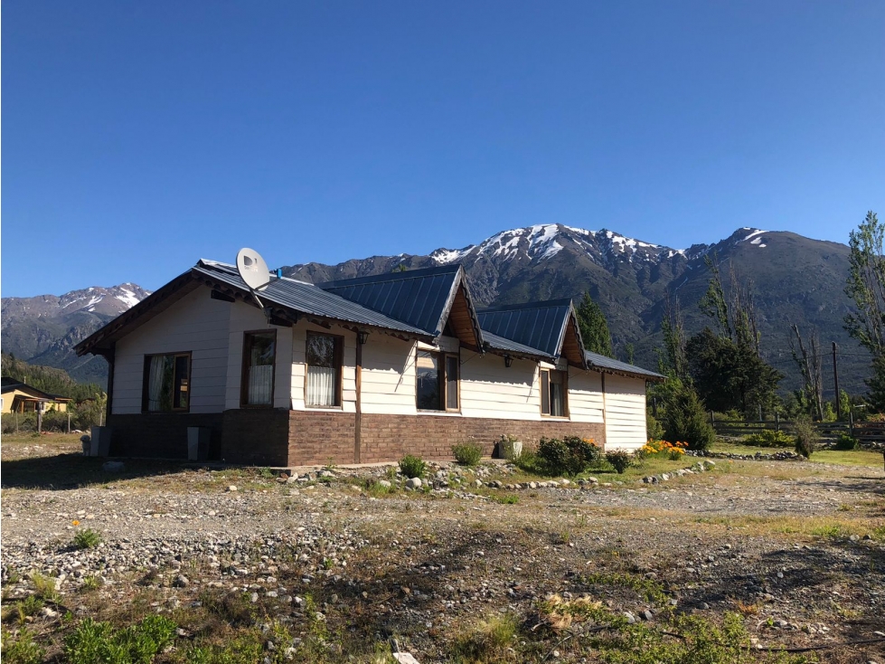 EN VENTA AMPLIA CASA EN EPUYEN CA-244 - 2