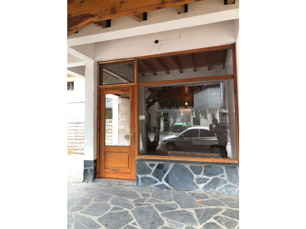 EN VENTA PROPIEDAD CON LOCALES COMERCIALES EN EL CENTRO DE EL BOLSÓN - 3