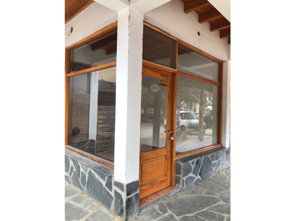 EN VENTA PROPIEDAD CON LOCALES COMERCIALES EN EL CENTRO DE EL BOLSÓN - 4