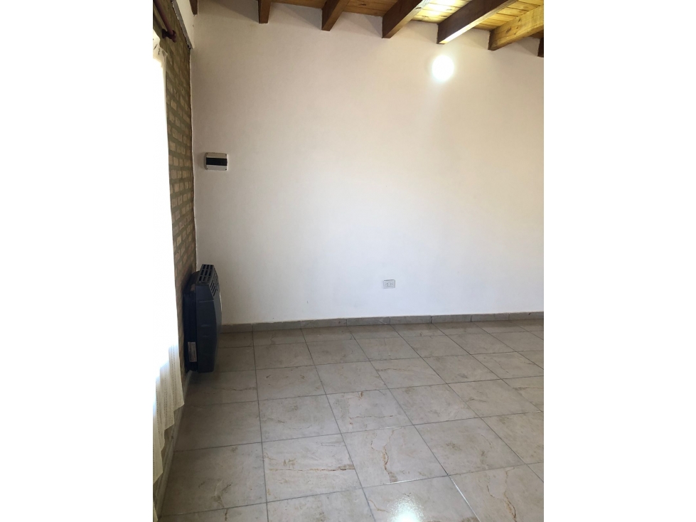 SE ALQUILA CASA DE 2 DORMITORIOS CON PATIO EN EL BOLSÓN - 4