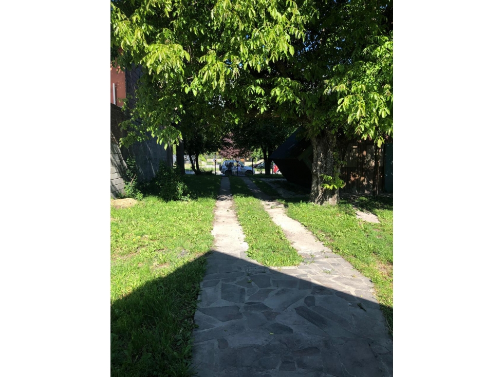 DOS CASAS SOBRE LOTE DE 510 M2 SOBRE AV SAN MARTIN EL BOLSON CA 292 - 3