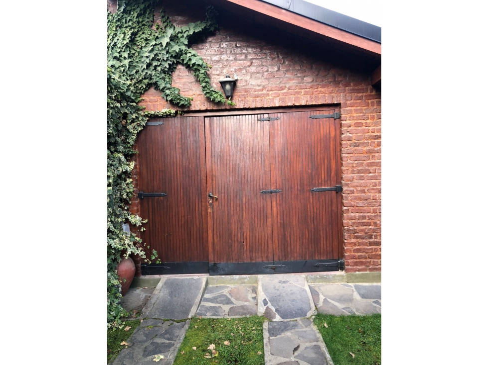 EN VENTA AMPLIA CASA EN EL CENTRO DE EL BOLSON CA 319 - 3