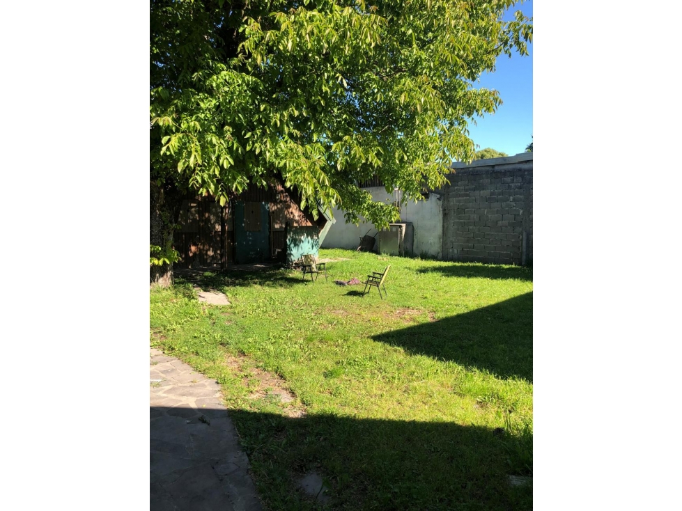 DOS CASAS SOBRE LOTE DE 510 M2 SOBRE AV SAN MARTIN EL BOLSON CA 292 - 4