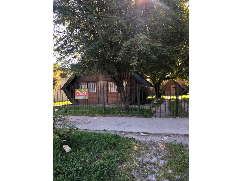 DOS CASAS SOBRE LOTE DE 510 M2 SOBRE AV SAN MARTIN EL BOLSON CA 292 - 5