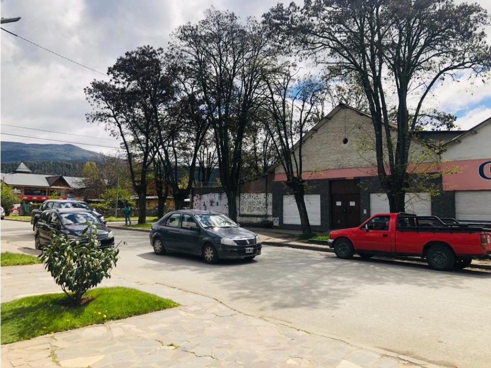 EN VENTA DOS AMPLIOS LOCALES EN EL CENTRO DE EL BOLSÓN LC-07 - 5