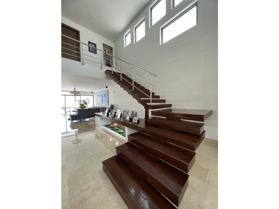 Impresionante Casa de 562m² en Villa Campestre - 2