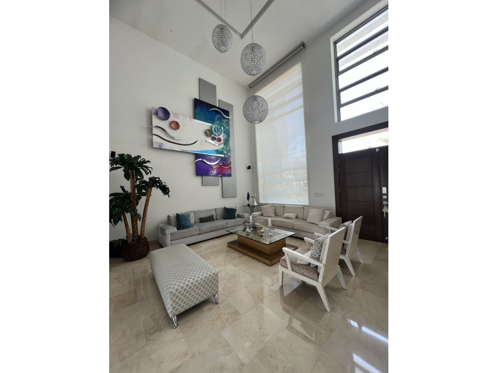 Impresionante Casa de 562m² en Villa Campestre - 1