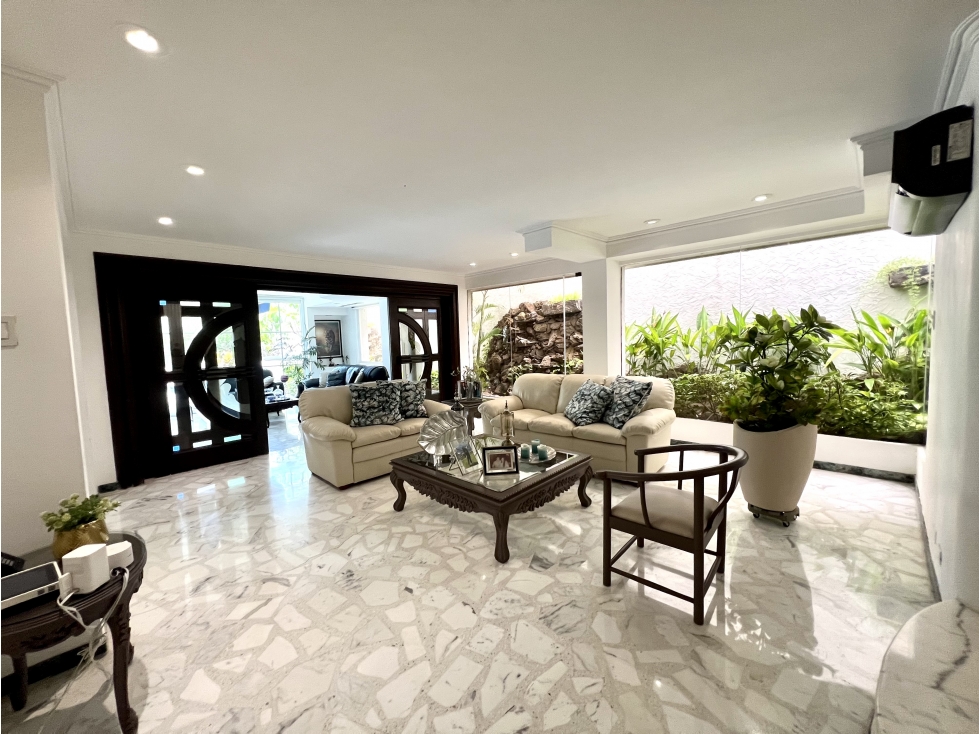 CASA DE 700M2 EN EL GOLF