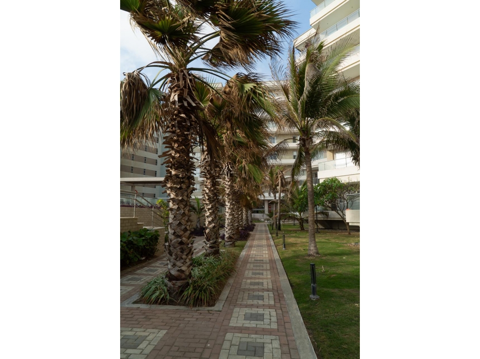 Exclusivo Apartamento Gardens View: Lujo Frente al Golf y Mar