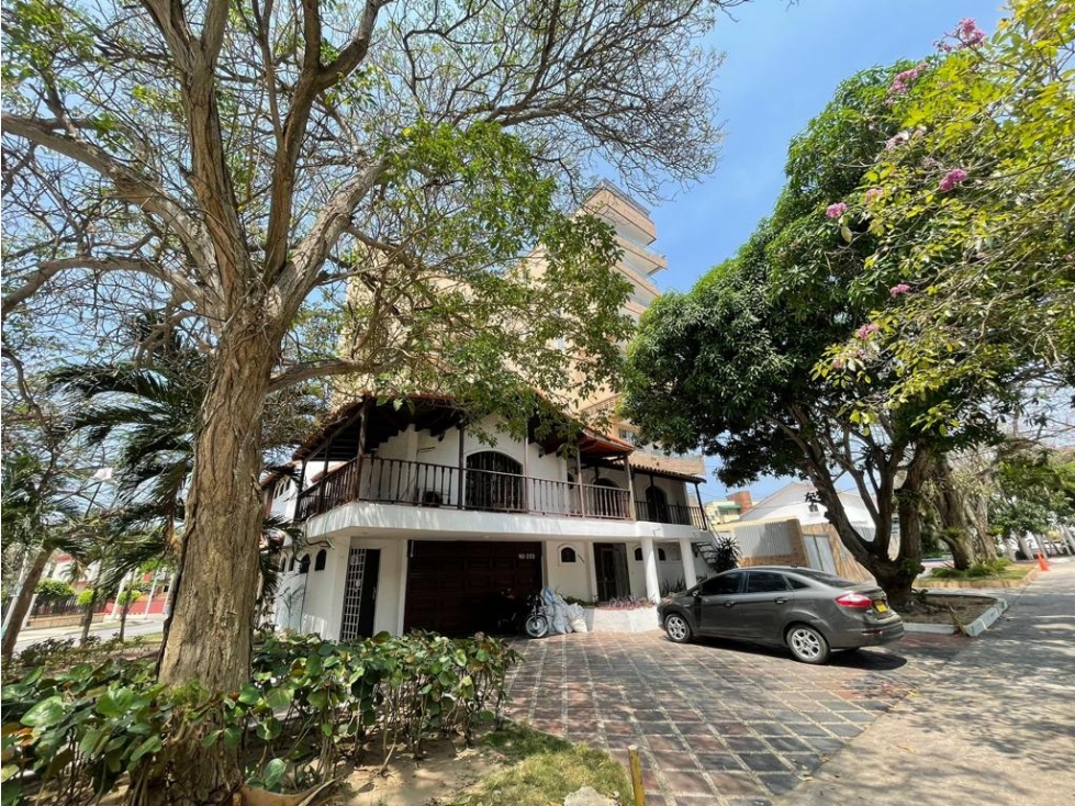 Gran Oportunidad: Casa Comercial/Residencial, 730m2, 5 Hab y 5 Locales