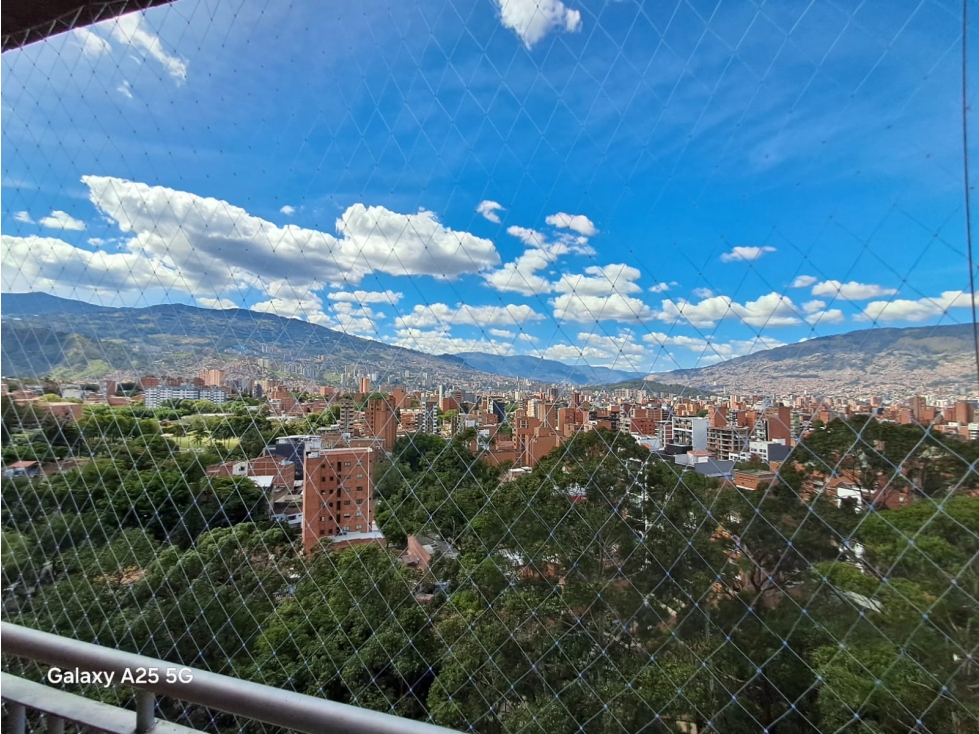 Apartamento en Venta en Laureles La Castellana. — foto 3