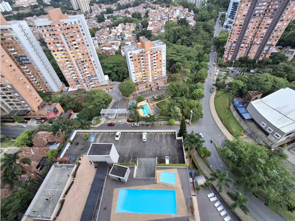 Apartamento en Loma de Los Bernal.