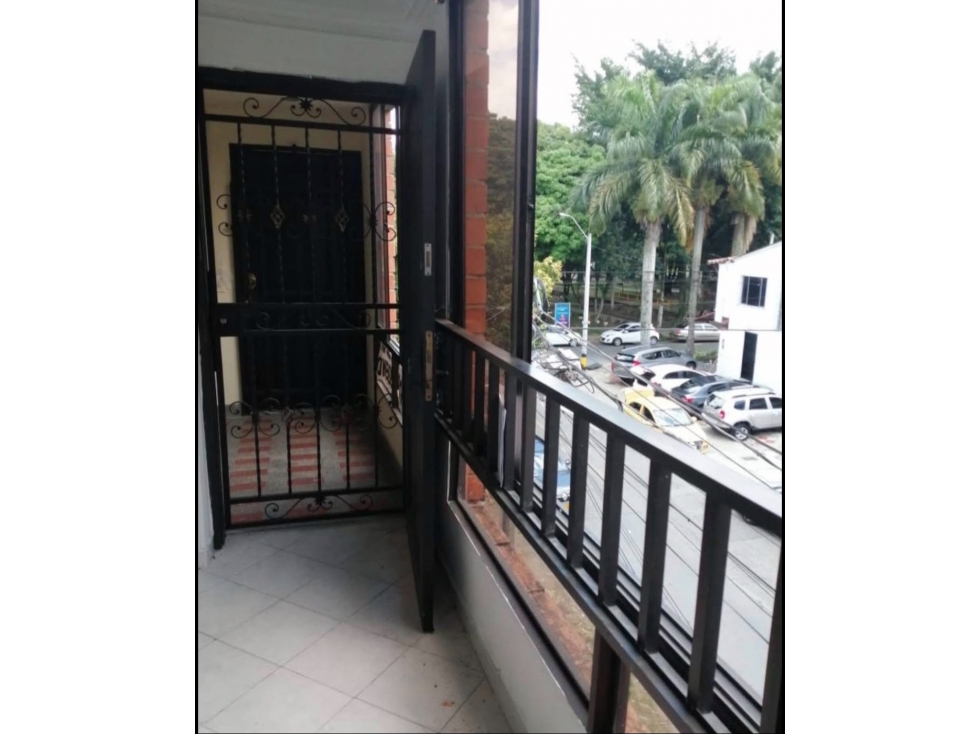 Apartamento Dúplex para remodelar en Laureles. — foto 2