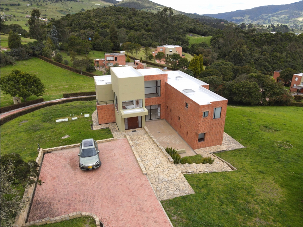 Hermosa casa en La Calera ¡Elegancia y confort!
