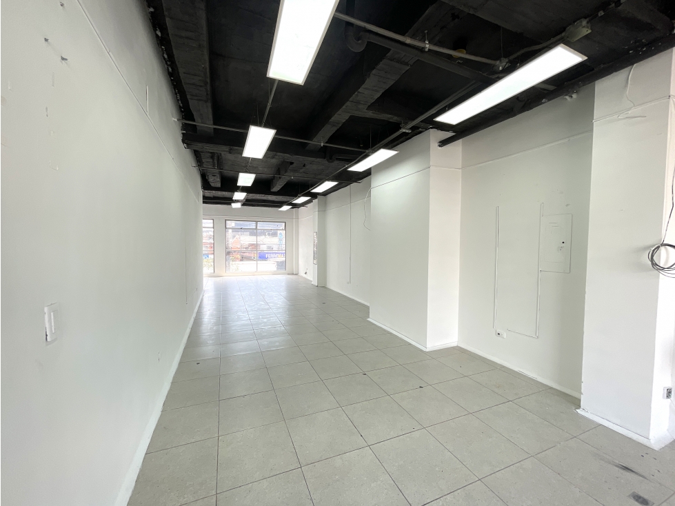 Amplio local comercial sobre la Calle 72, Álamos Norte | 65 m² - 2