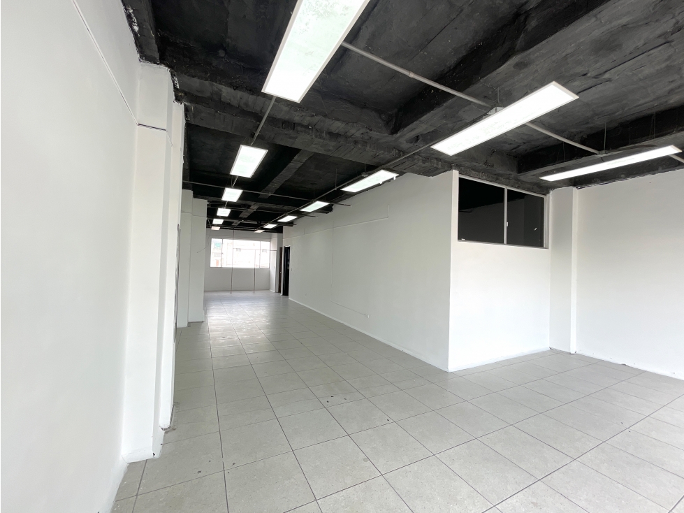 Amplio local comercial sobre la Calle 72, Álamos Norte | 65 m² - 3