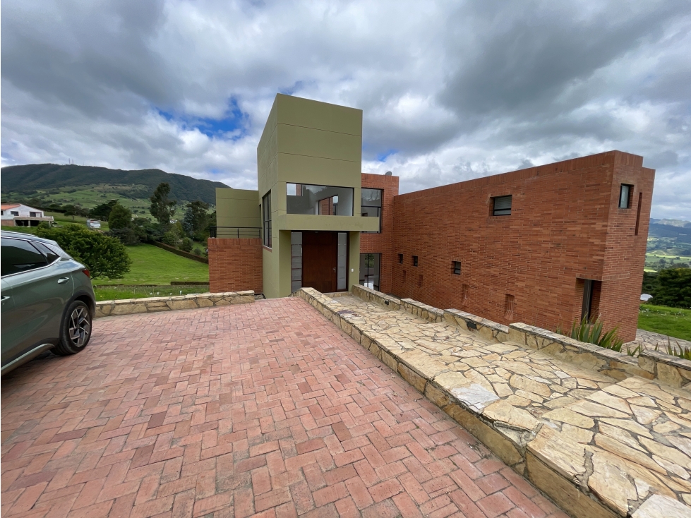 Hermosa casa en La Calera ¡Elegancia y confort! — foto 4