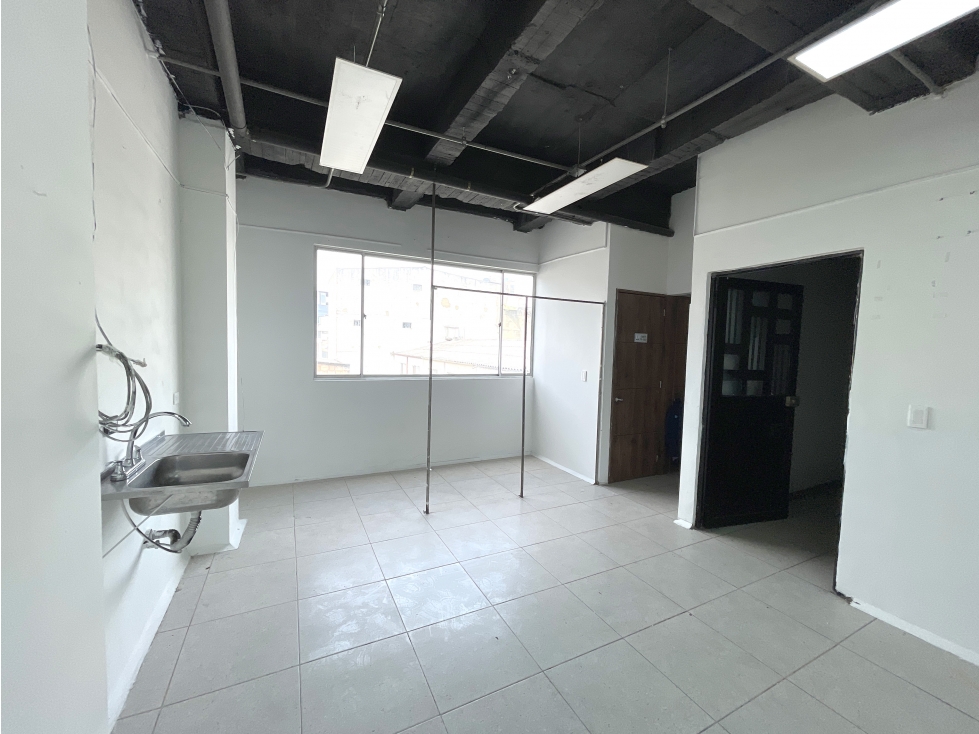 Amplio local comercial sobre la Calle 72, Álamos Norte | 65 m² - 5