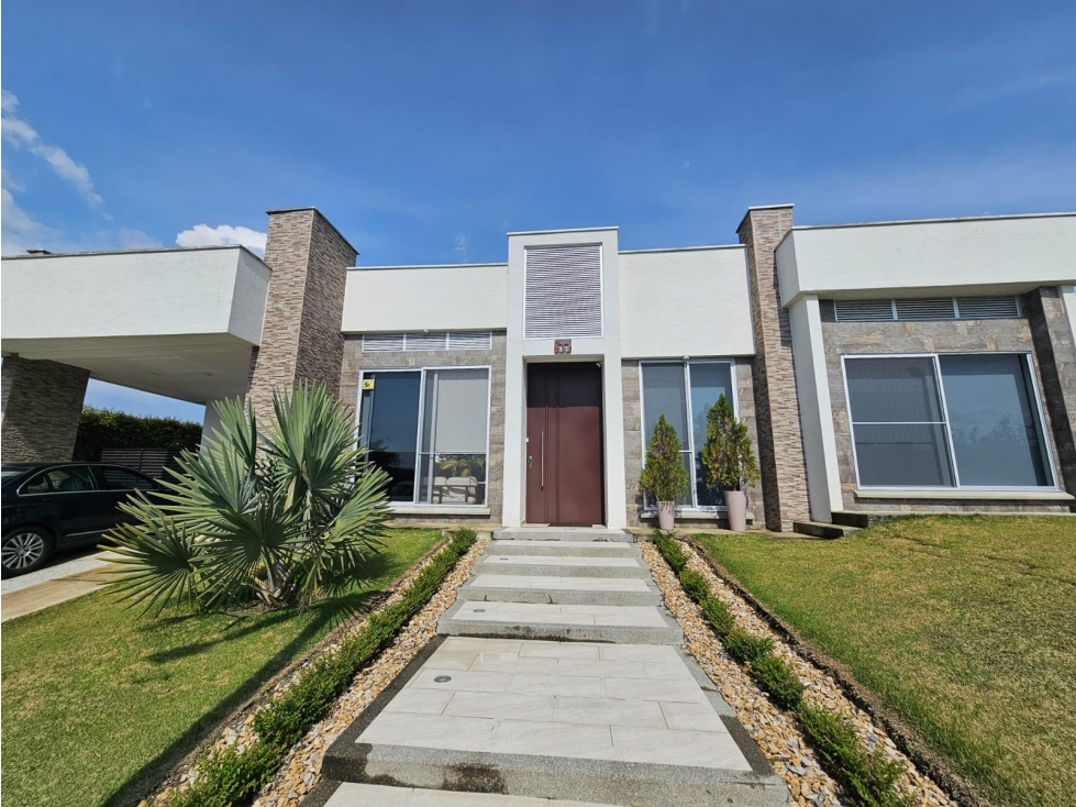 VENTA HERMOSA CASA CAMPESTRE - ZONA CLUB CAMPESTRE DE ARMENIA