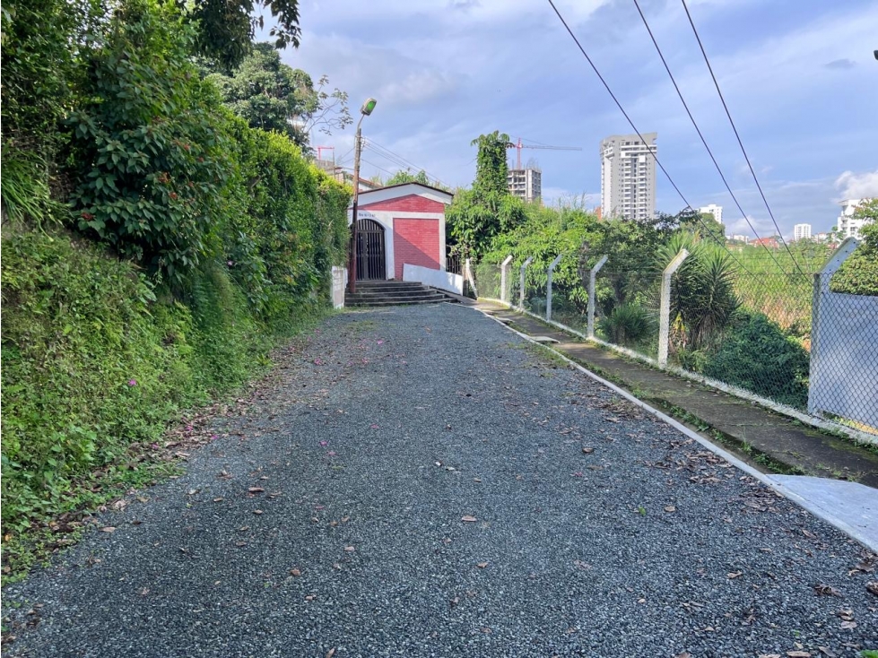 LOTE COMERCIAL ESTRATEGICO 782.56 PERMISO RESIDENCIAL PINARES PEREIRA