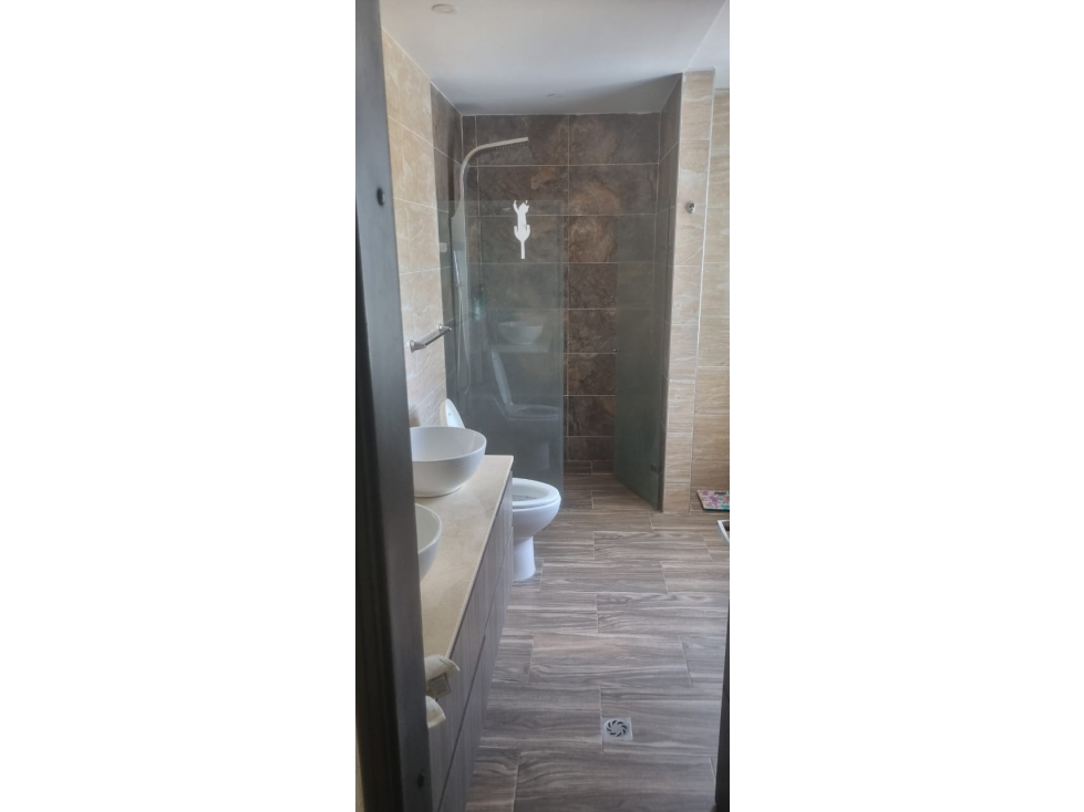 VENTA CASA DE TRES PISOS EN CONDOMINIO BARRIO CIUDAD JARDIN - SUR CALI — foto 3