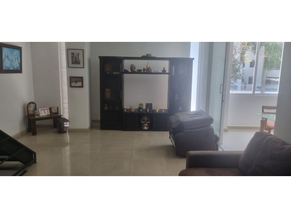 VENTA CASA DE TRES PISOS EN CONDOMINIO BARRIO CIUDAD JARDIN - SUR CALI — foto 2
