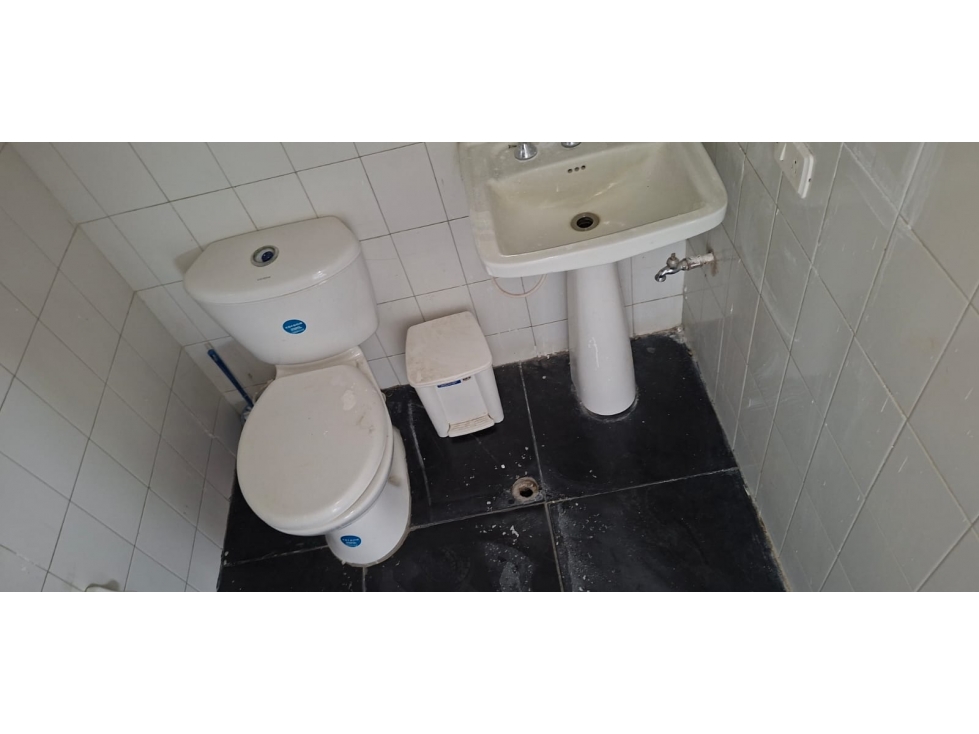 ARRIENDO LOCAL ESQUINERO ZONA SUR - 4