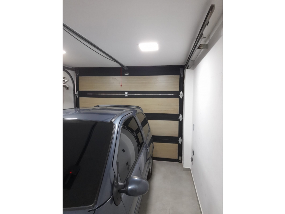 CASA EN VENTA, EL RETIRO PURO CUERO