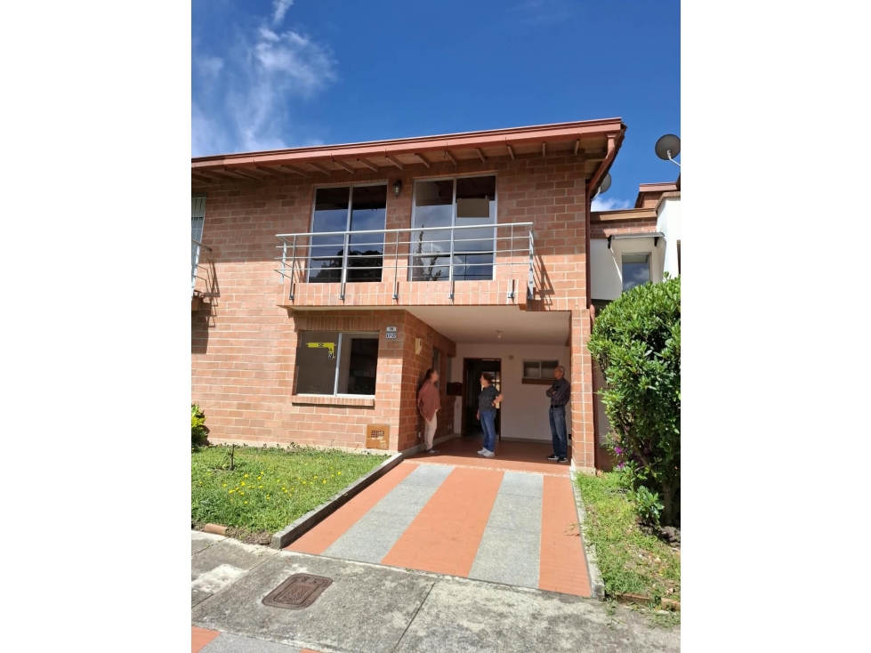 ARRIENDO CASA EN EL RETIRO