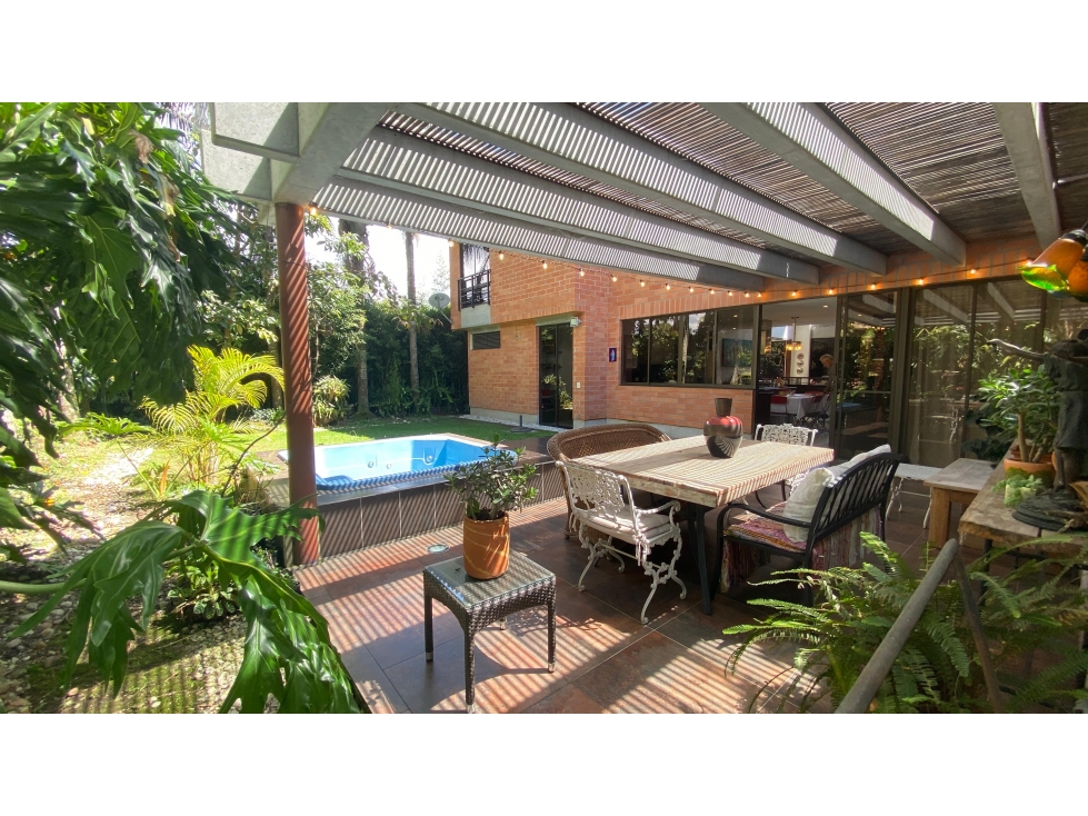 VENTA DE CASA CON PERFECTA UBICACIÓN EN EL RETIRO