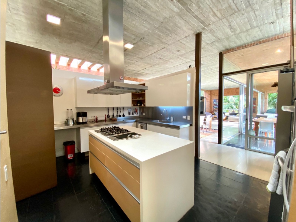 VENTA CASA- VIA LAS PALMAS FRENTE A LA COLEGIATURA — foto 4