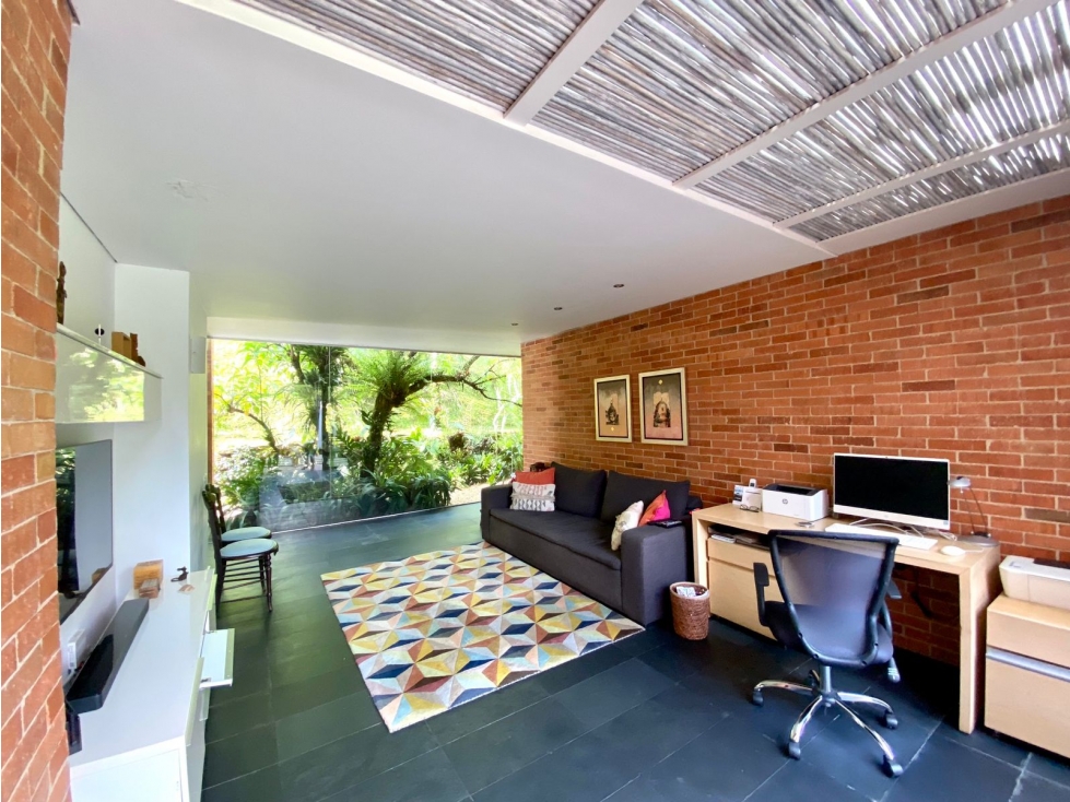 VENTA CASA- VIA LAS PALMAS FRENTE A LA COLEGIATURA — foto 2