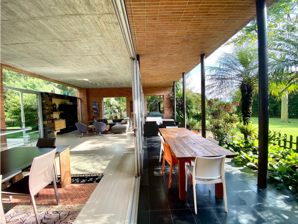 VENTA CASA- VIA LAS PALMAS FRENTE A LA COLEGIATURA — foto 3