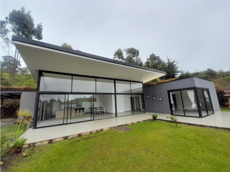 SE VENDE CASA CAMPESTRE EN RIONEGRO