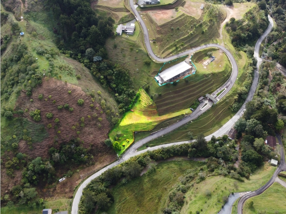 Lote de 2187 M2 - Licencia aprobada y pagada 300 M2
