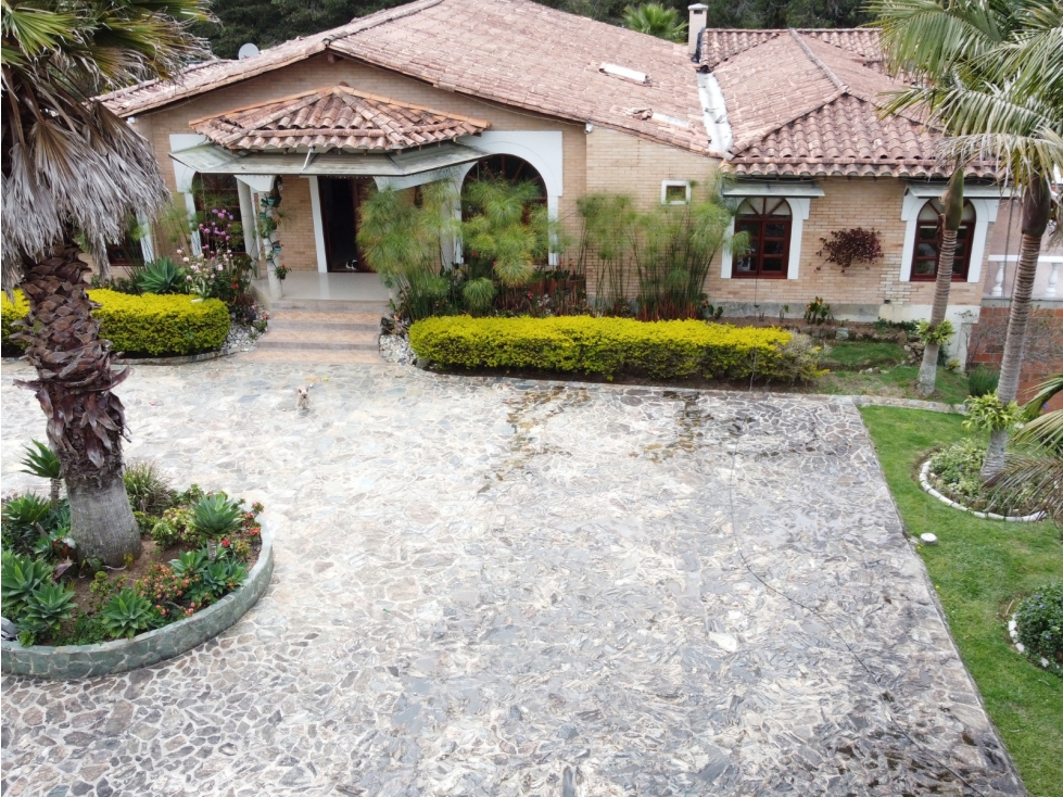 Casa 630m2 en el Alto de las Palmas - Lote de 10.000 m2 — foto 3