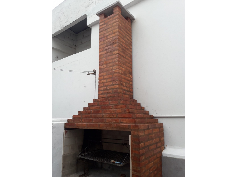 ALQUILER DE CASA CÉNTRICA EN MONTE HERMOSO - COCHERA - 3