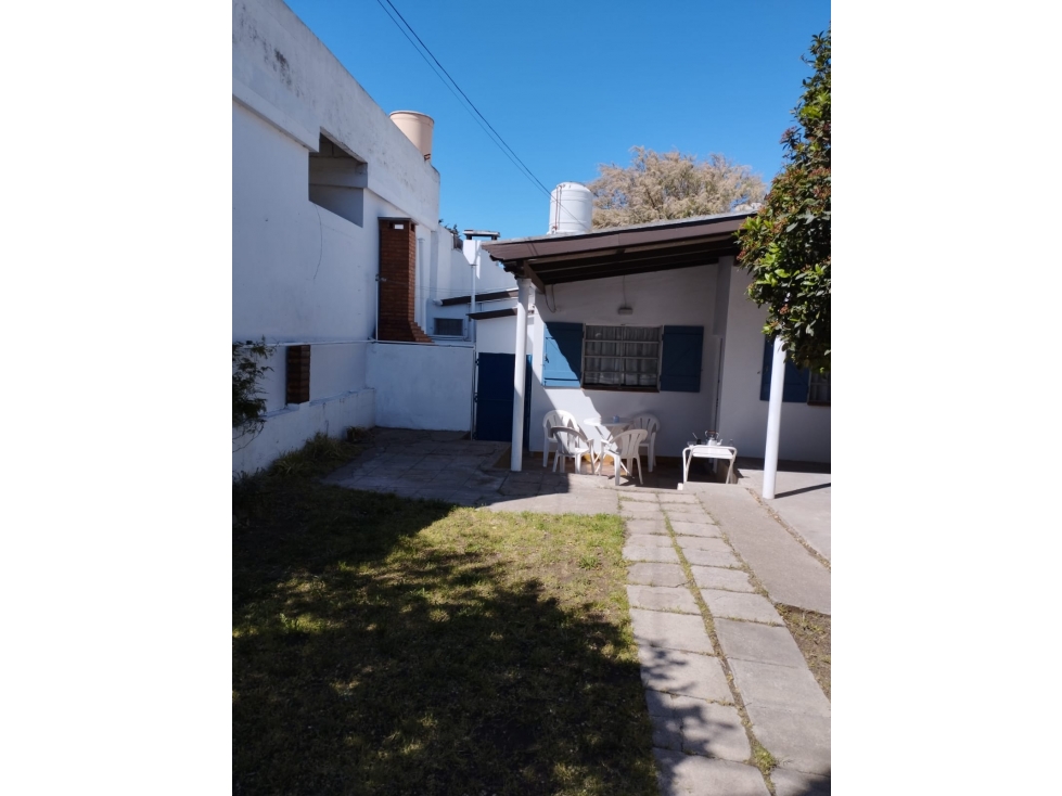 ALQUILER DE CASA CÉNTRICA EN MONTE HERMOSO - COCHERA - 4