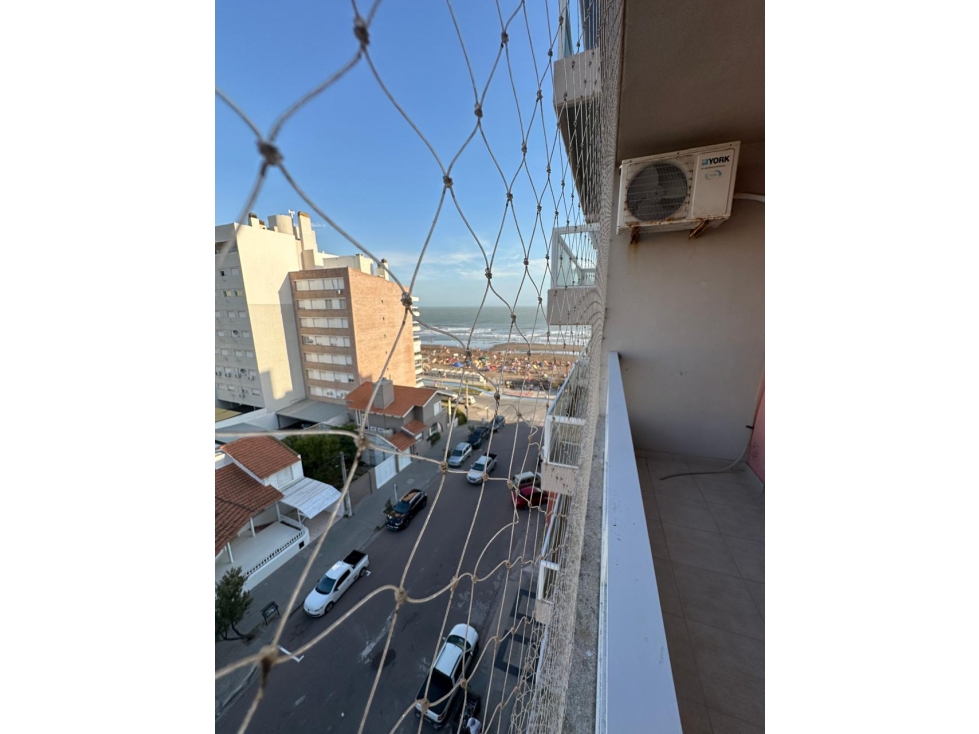 Semipiso en Venta 3 dormitorios c/cochera en Monte Hermoso Pileta - 4