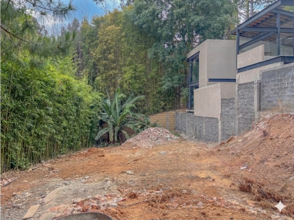LOTE EN VENTA CON EXCELENTE UBICACION CERCA DE AVANDARO