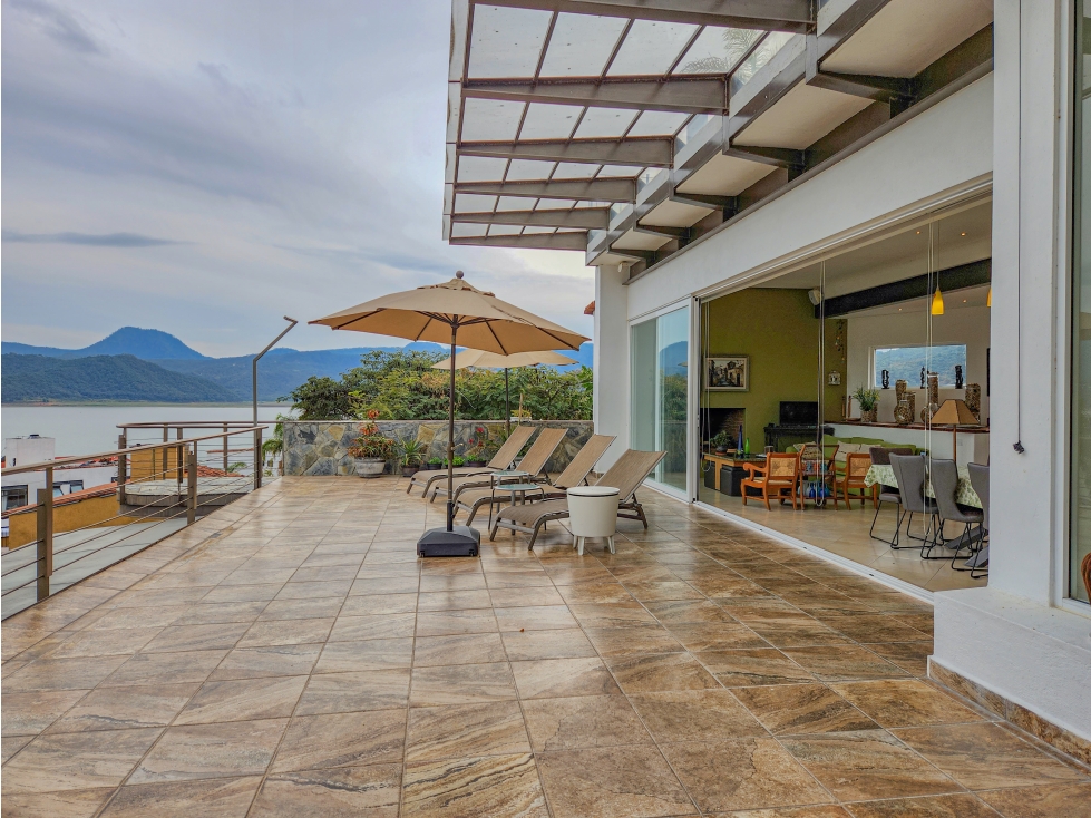 CASA EN VENTA EN CONDOMINIO CON VISTA AL LAGO EN VALLE DE BRAVO — foto 3