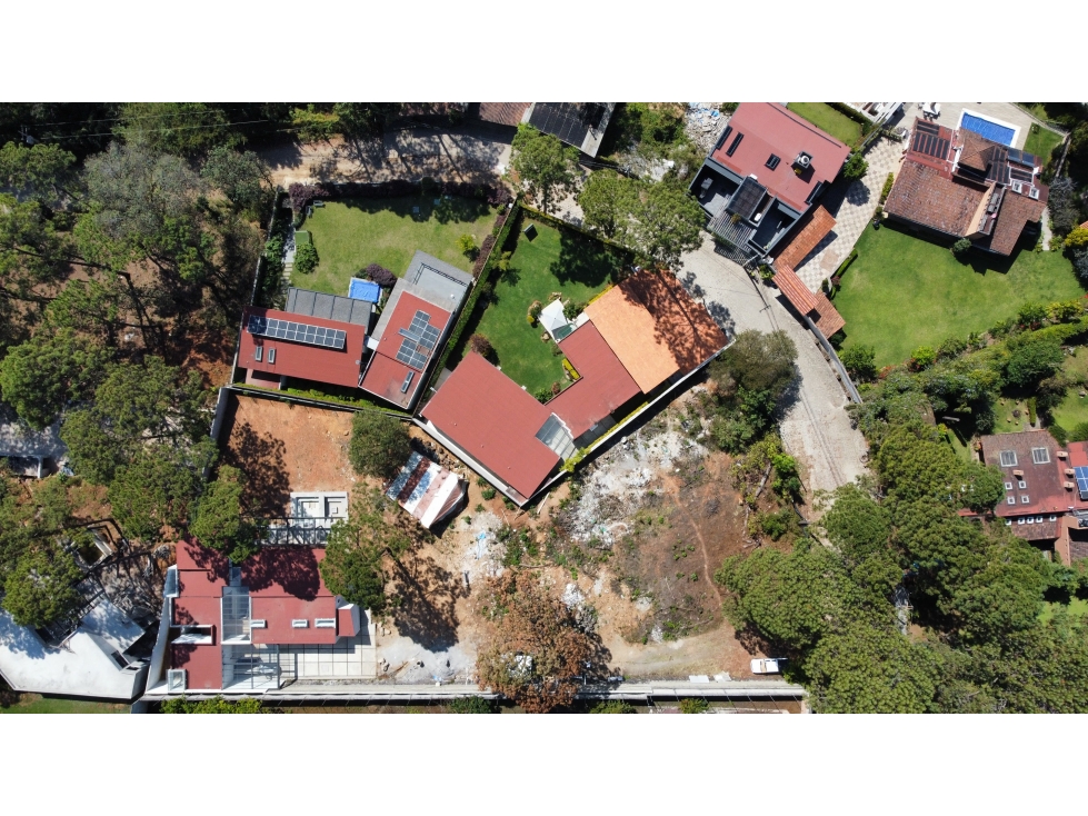 LOTE EN VENTA CON BUENA UBICACIÓN CERCA DE AVÁNDARO | VALLE DE BRAVO — foto 2