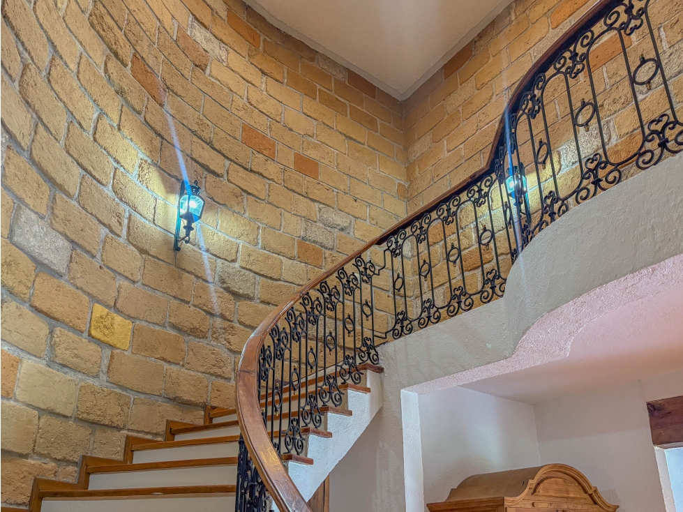 CASA AMPLIA CON JARDIN GRANDE EN VENTA | EXCELENTE UBICACION — foto 2