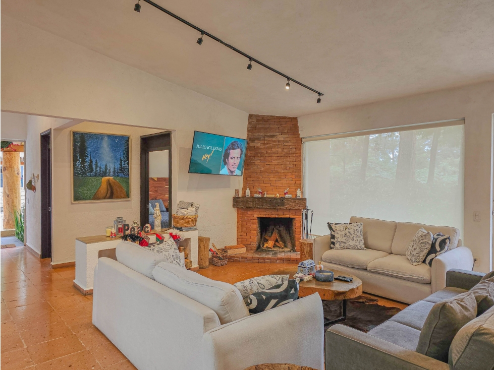 CASA ESTILO CONTEMPORENEA EN CLUB DE GOLF AVANDARO VALLE DE BRAVO.