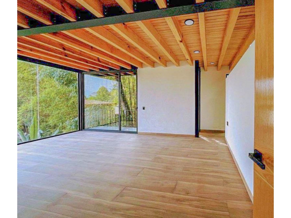 CASA EN VENTA CON EXCELENTE UBICACION CERCA DE AVANDARO — foto 3