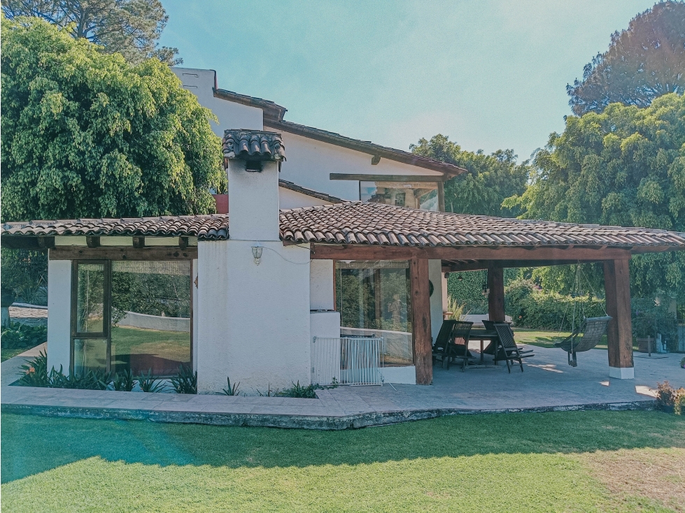 CASA EN RETA EN EL CENTRO DE AVANDARO, VALLE DE BRAVO
